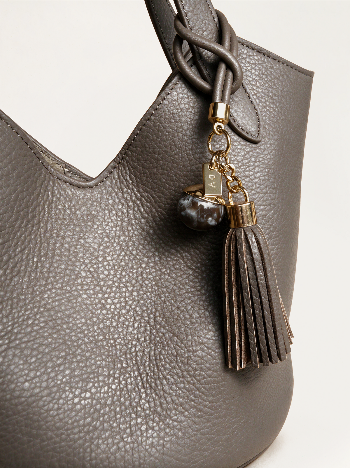 MEDDA, the custom removable tassel charm