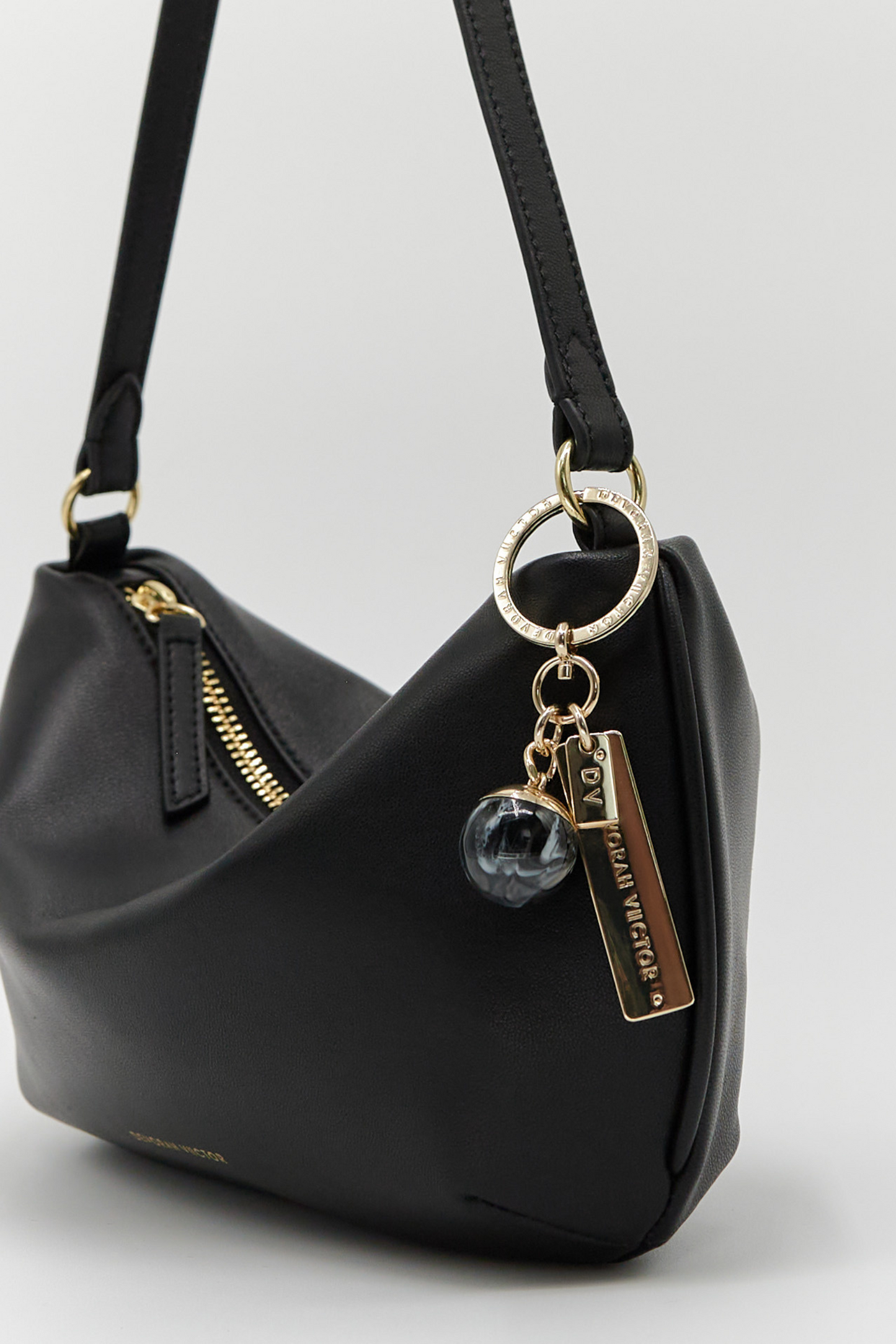 DV SHOULDER BAG