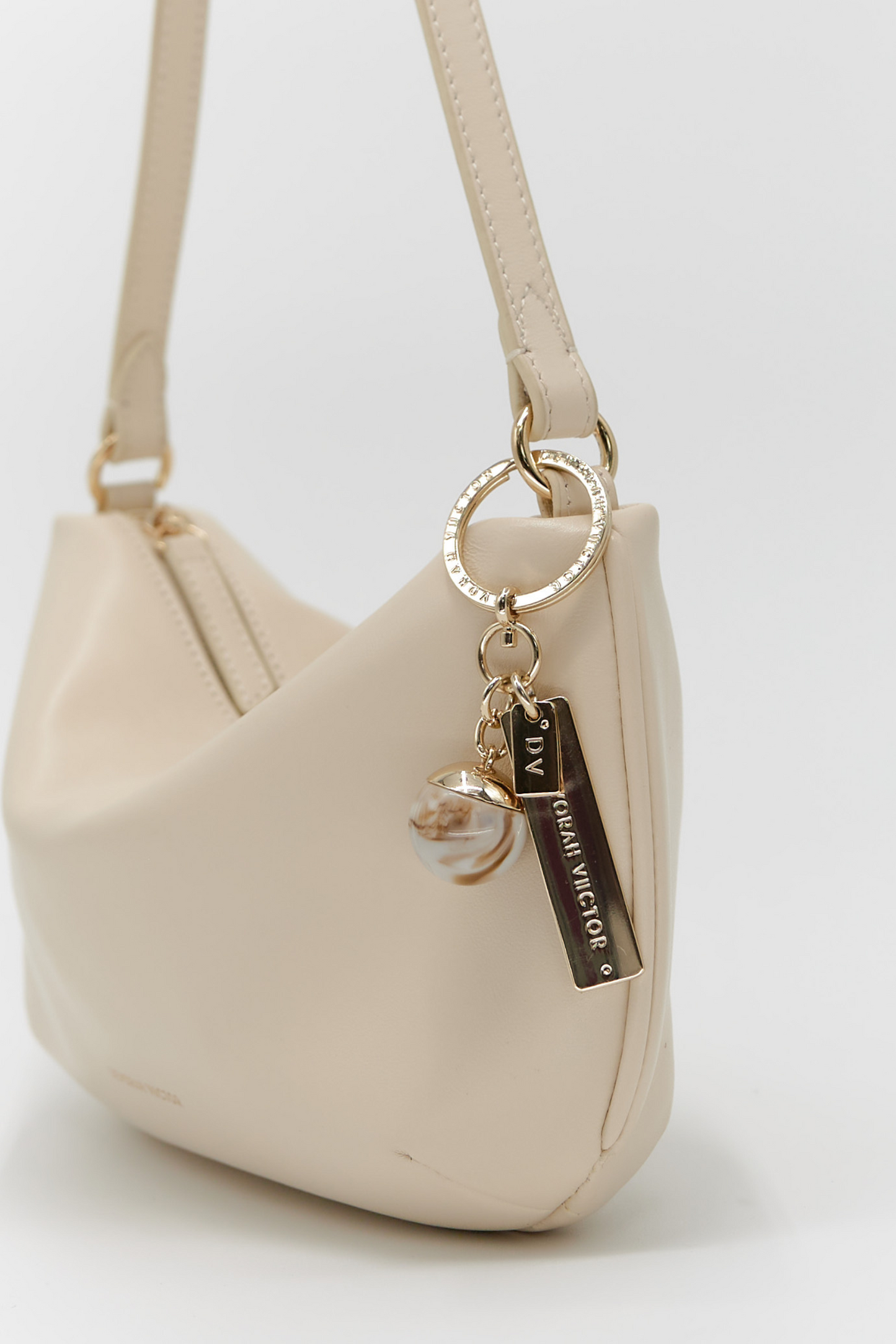 DV SHOULDER BAG